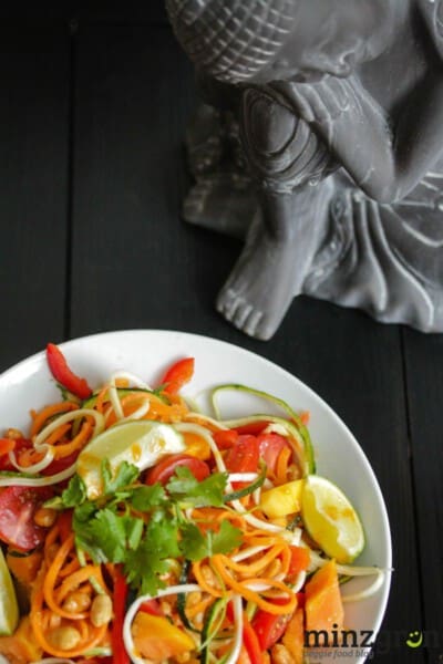 Gemüsenudeln mit Erdnuss-Limetten Sauce