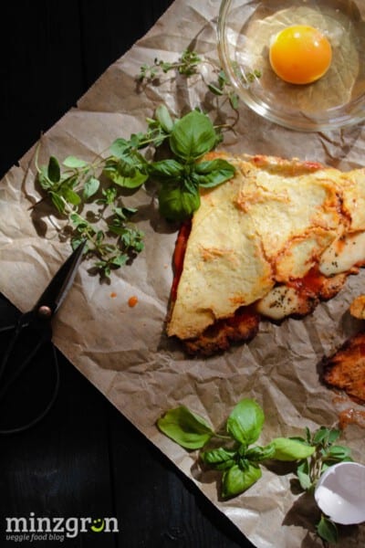 Margherita-Pizzaecken aus Blumenkohlteig