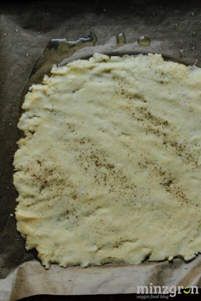 Margherita-Pizzaecken aus Blumenkohlteig