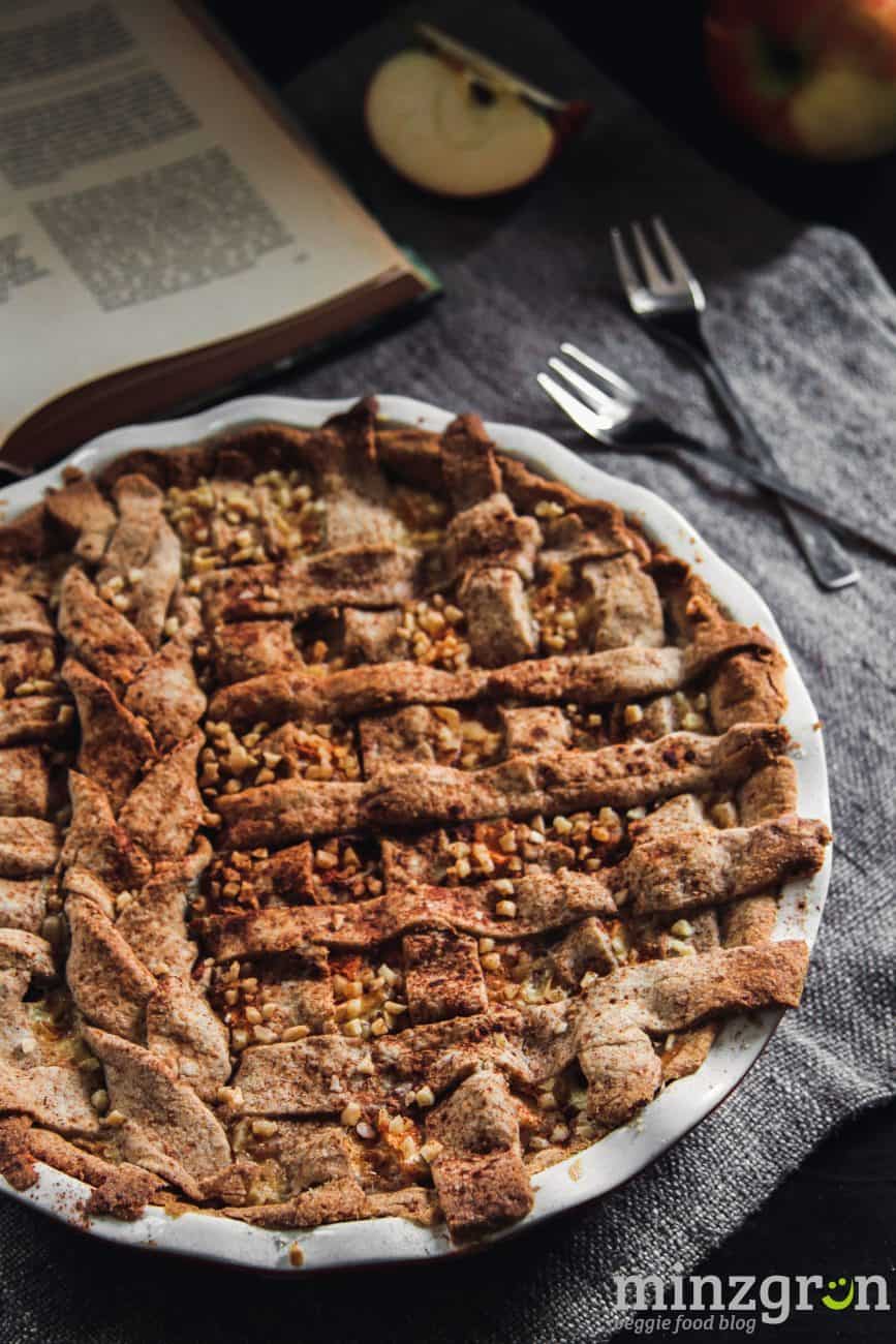 Buchweizen-Apfelkuchen mit Vanillepuddingfüllung