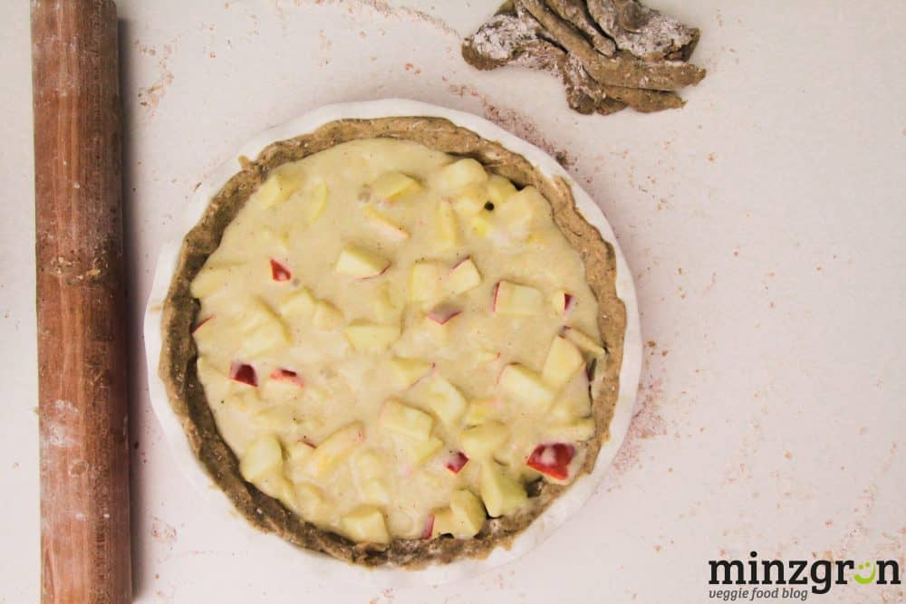 Buchweizen-Apfelkuchen mit Vanillepuddingfüllung