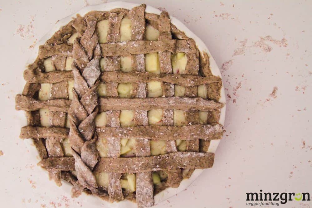 Buchweizen-Apfelkuchen mit Vanillepuddingfüllung