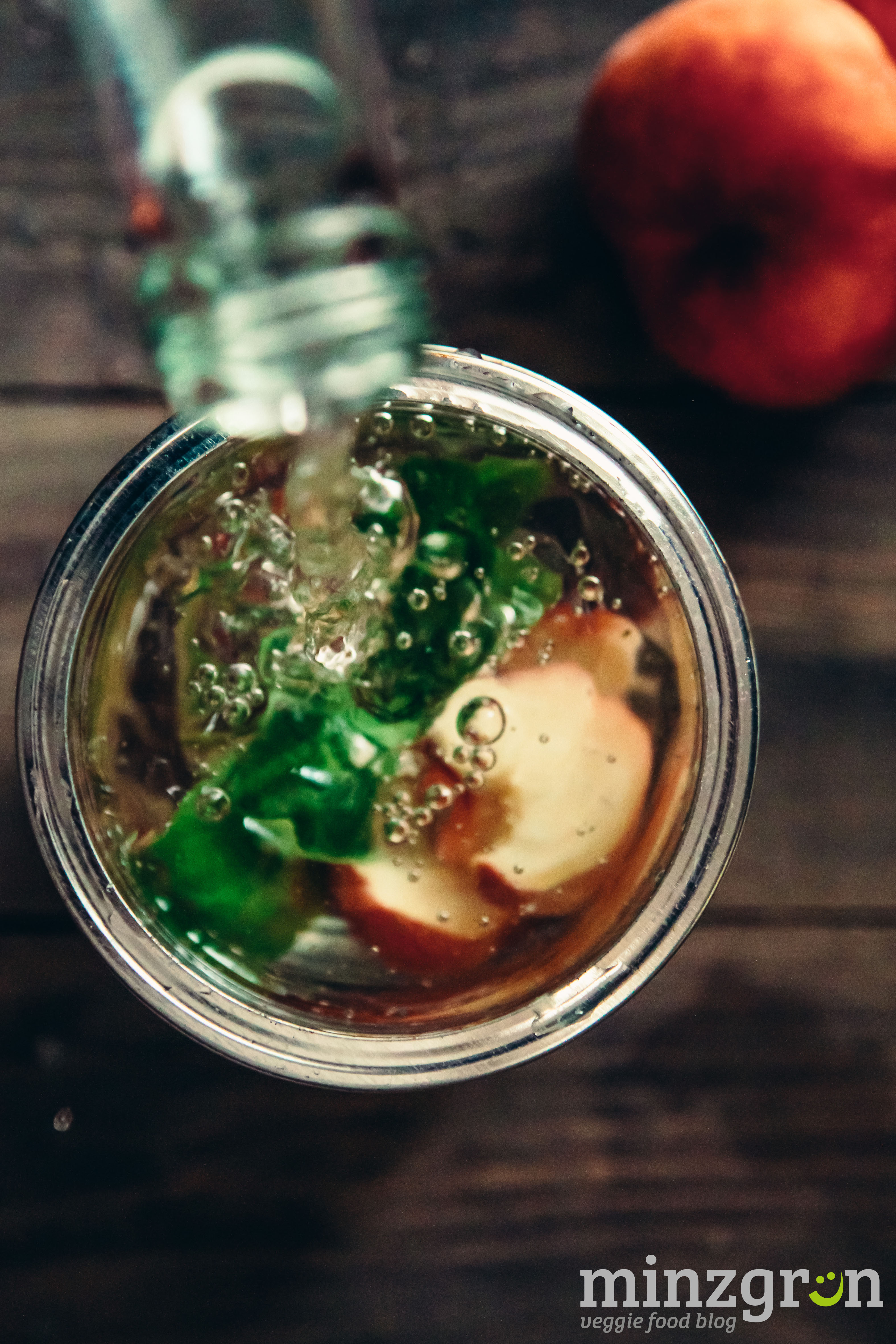 pfirsich basilikum wasser